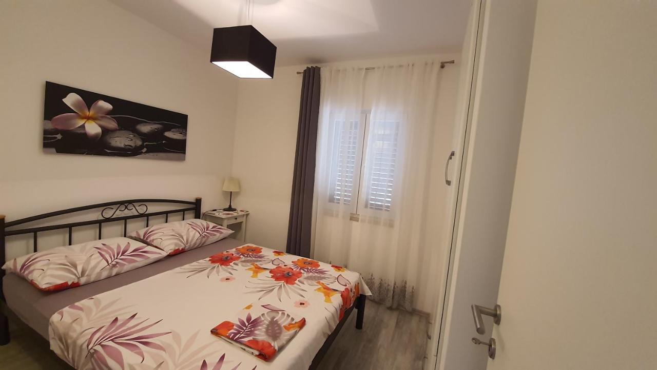 Apartments With Sea View Stomorska Bagian luar foto
