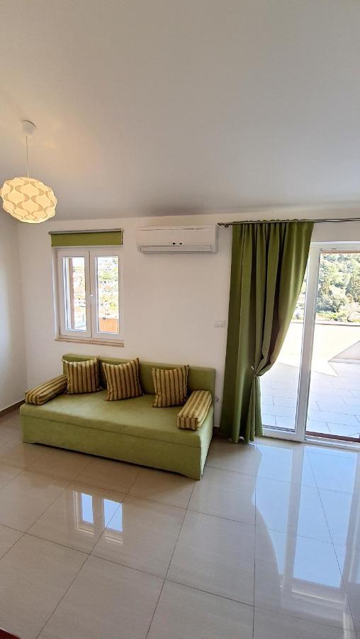 Apartments With Sea View Stomorska Bagian luar foto