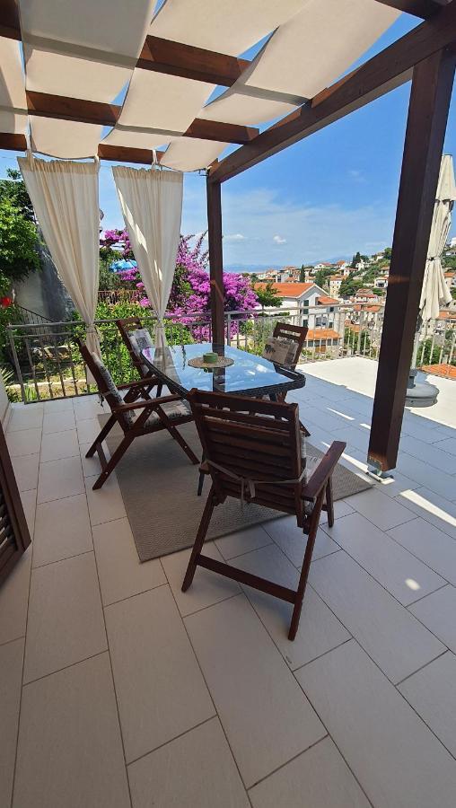 Apartments With Sea View Stomorska Bagian luar foto